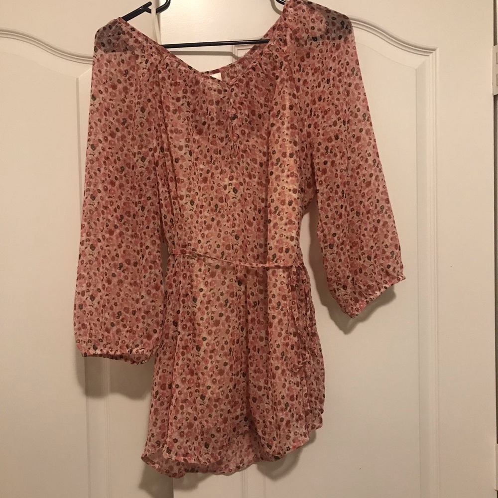 Cute pink floral maternity top!